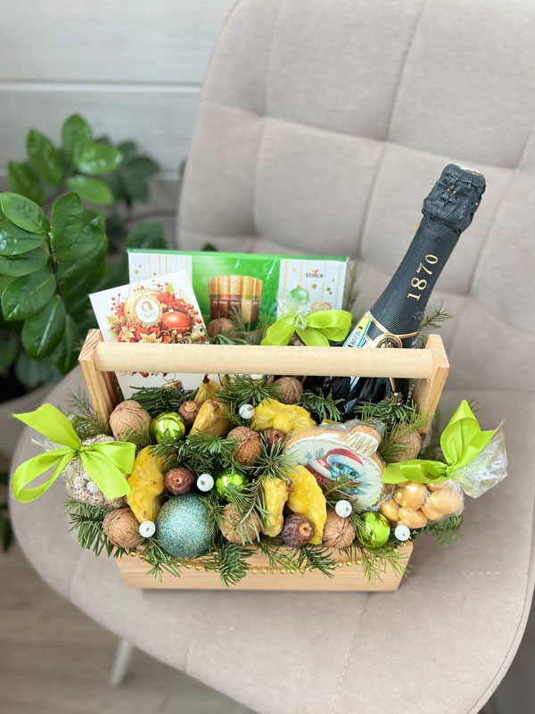 Фото Новогодняя корзинка в размере L