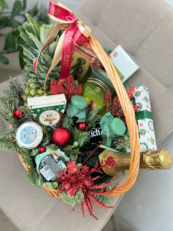 Фото Новогодняя корзинка в размере L