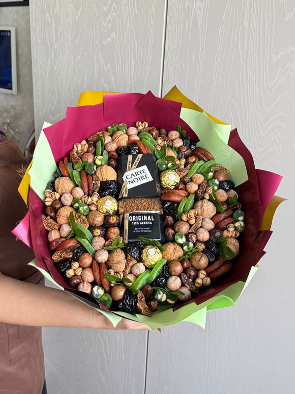 Фото Букет из орехов и сухофруктов «Грация» в диаметре L