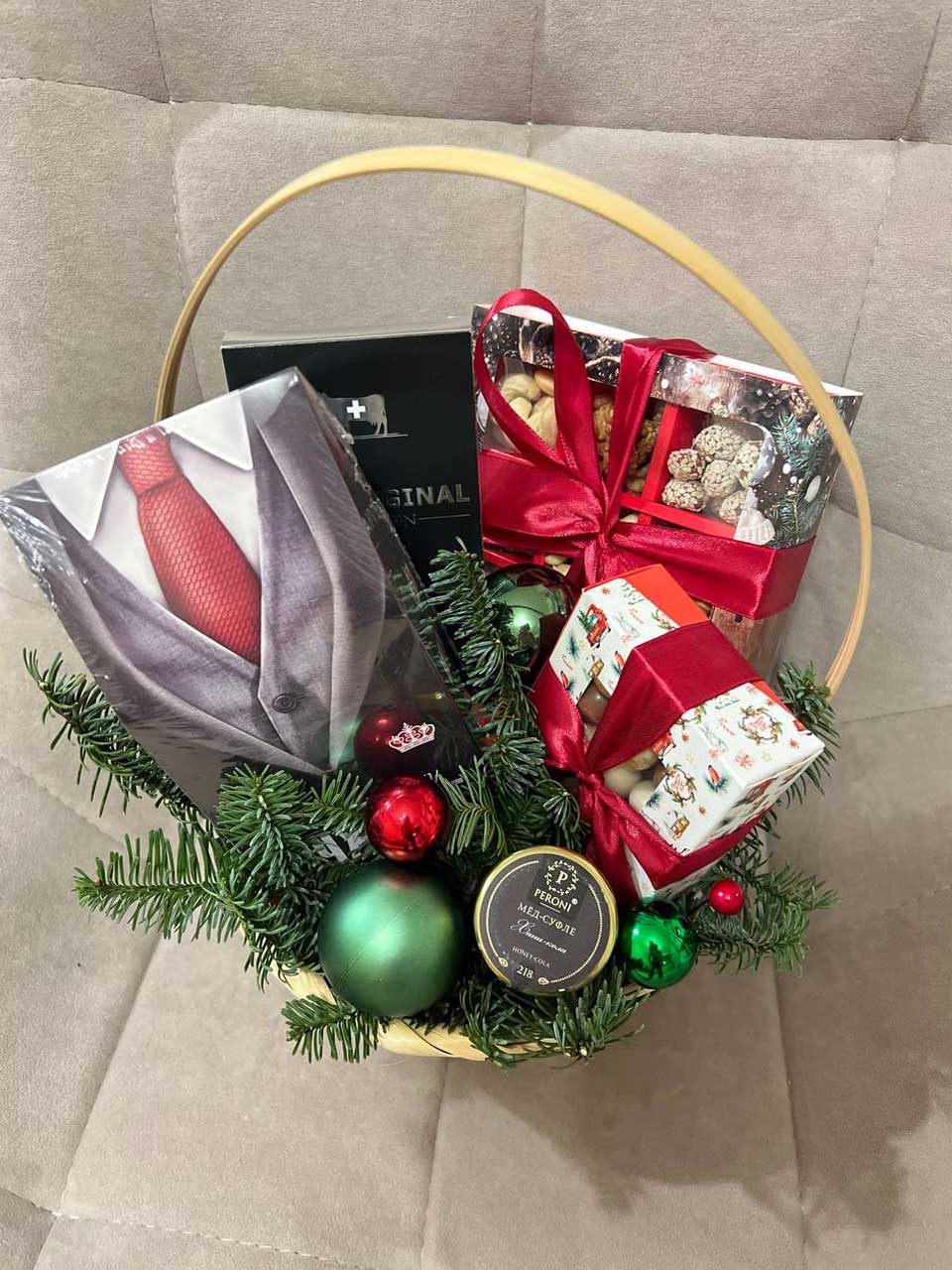 Фото Новогодняя корзинка в размере S