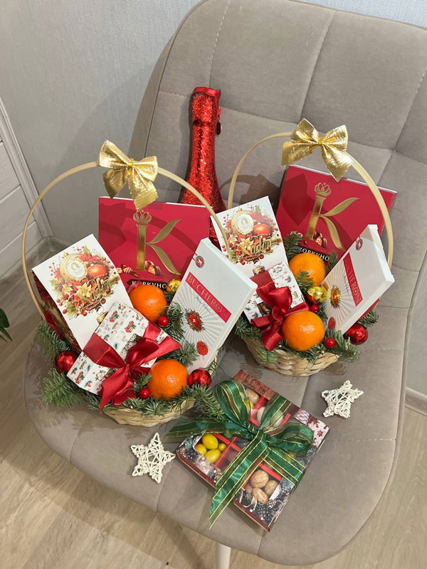Фото Новогодняя корзинка в размере S